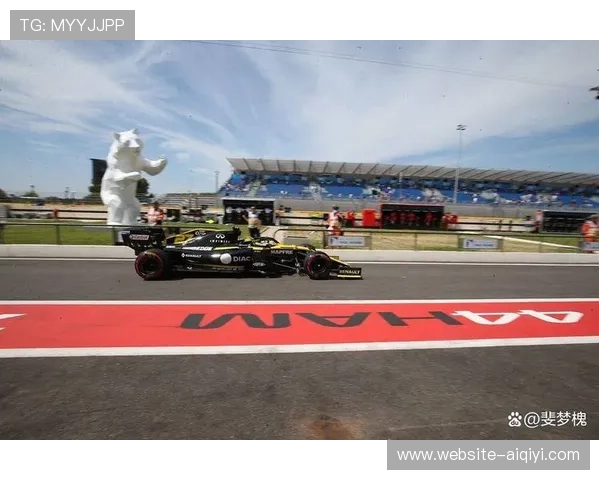 勒克莱尔与皮亚斯特里1号弯碰撞，法拉利赛车悬挂断裂退赛。